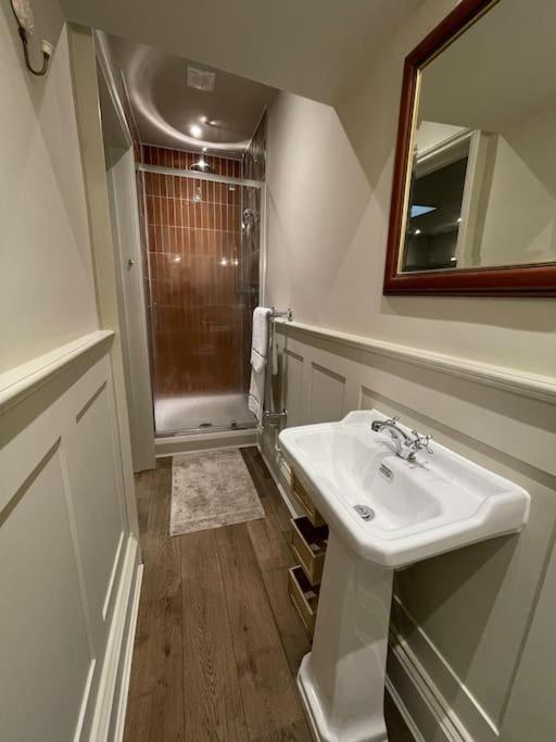 Peaceful Apartment In The Heart Of Frome Dış mekan fotoğraf